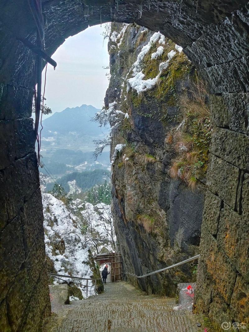凯里苗族圣山——香炉山 香炉山位于贵州凯里市西北15公里处,海拔120