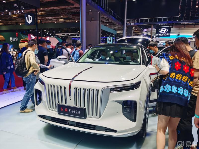 2021易起逛车展上海我们国家的豪华品牌红旗