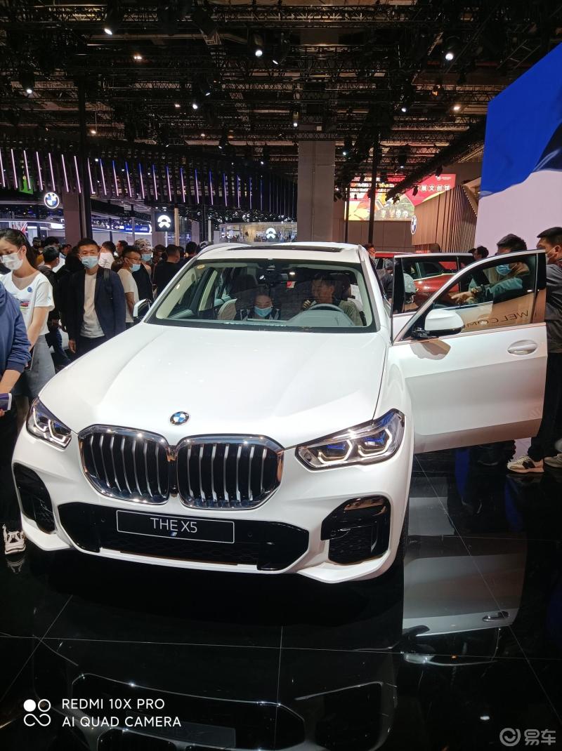 2021易起逛车展上海宝马展台非常热闹新款车型看的过瘾