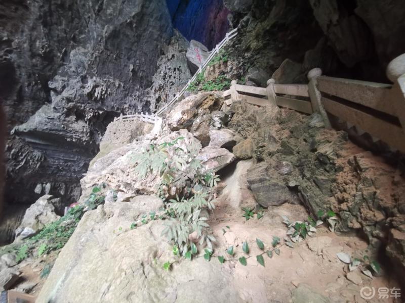 广东美景凌霄岩七彩绚丽的岩石