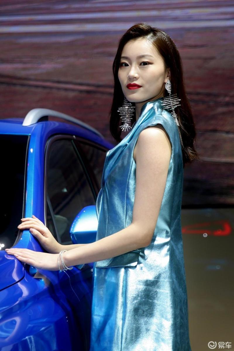 【车展上的美女车模1】美女大图分享给大家养养眼
