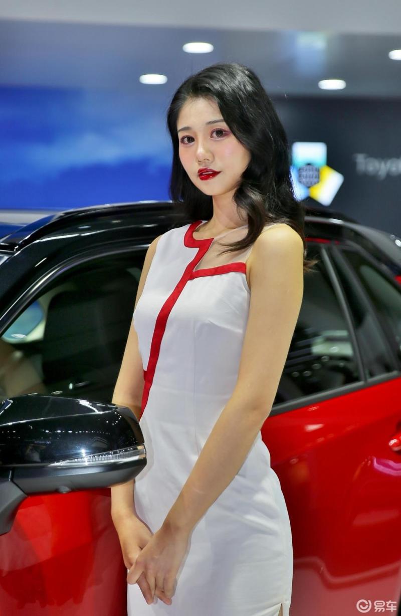 【车展上的美女车模1】美女大图分享给大家养养眼
