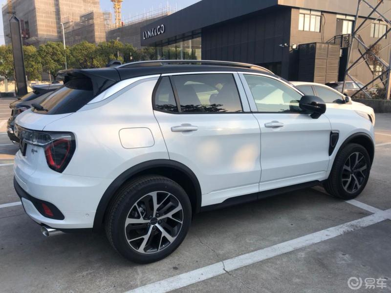 我的选车目标比较明确,就是领克01劲pro四驱版本的顶配,颜色选择了