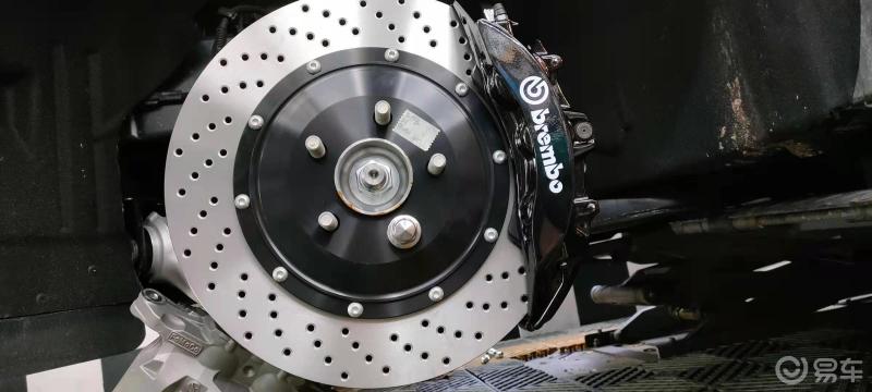 林肯改装布雷博大六活塞卡钳