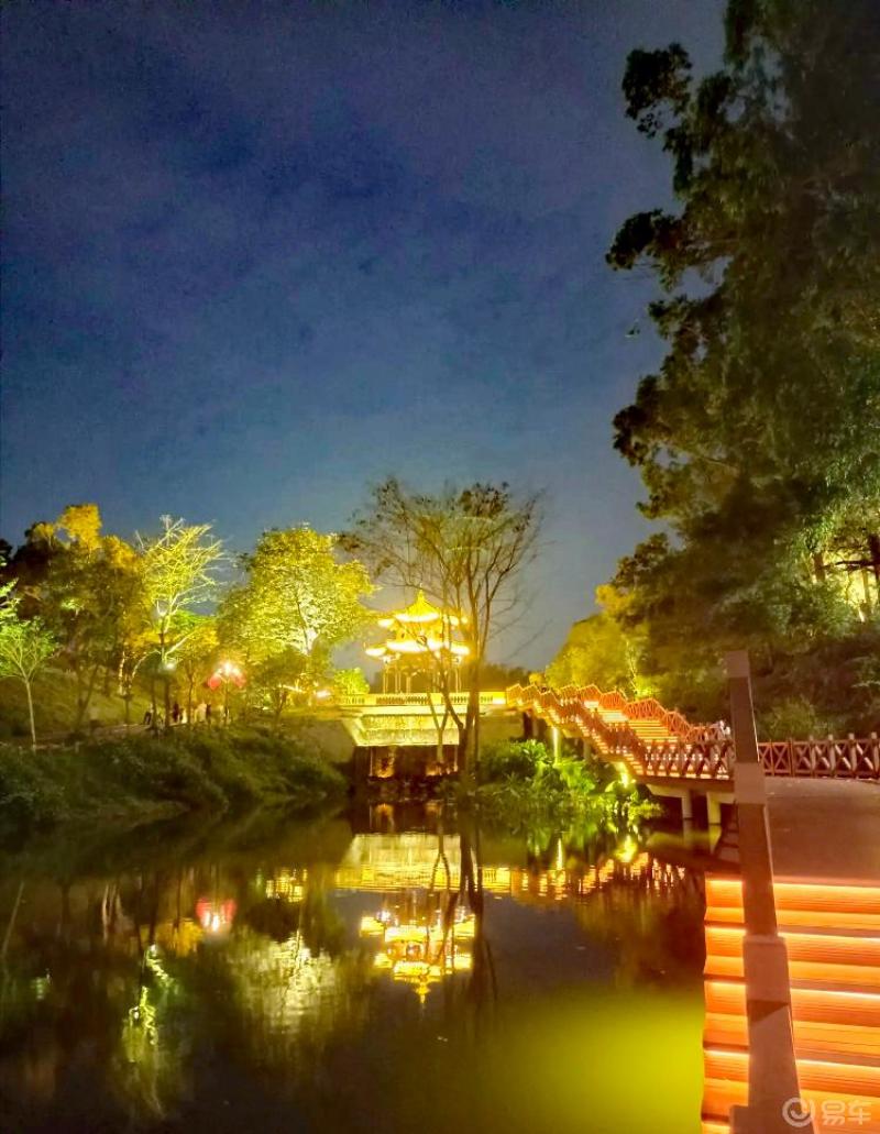 夜游香山湖公园可有偶遇