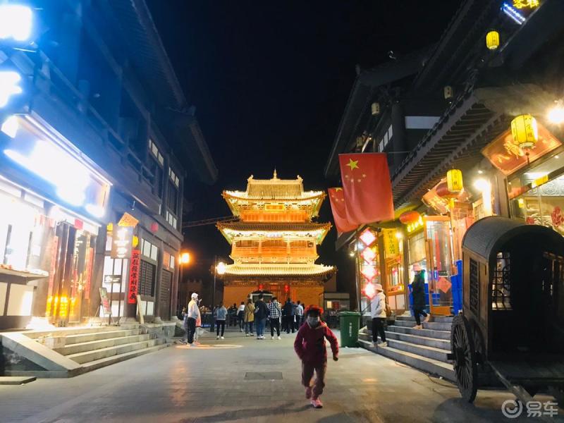 大同不夜城,五一假期闲逛大同古城,夜景比白天还要好看的多,出去走走