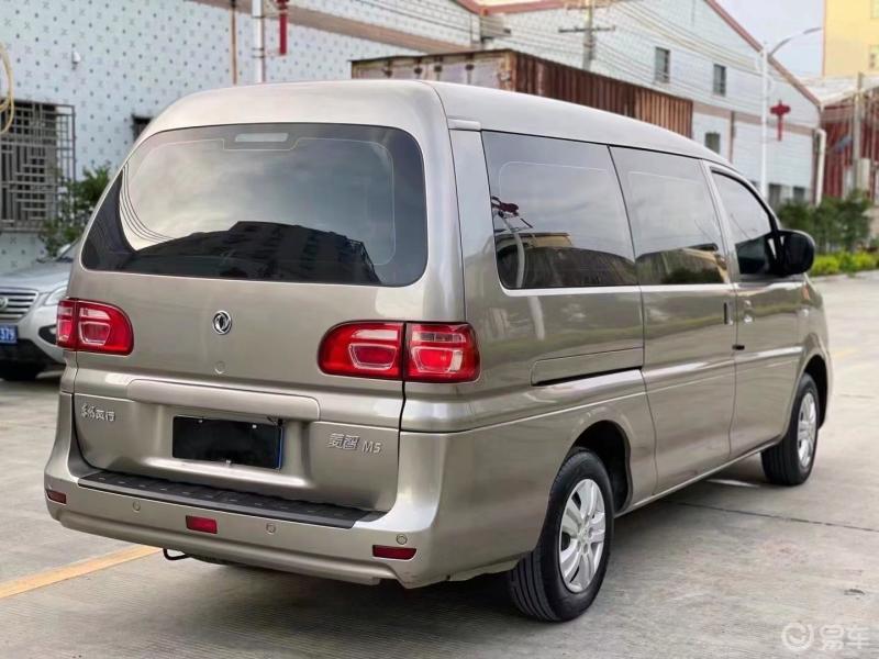 实拍面包车东风菱智