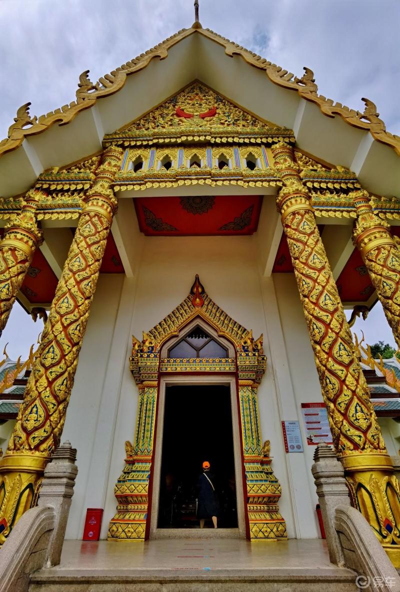 广东潮州开元寺的泰佛殿,完全是域外风味,和国内的佛教寺庙不一样