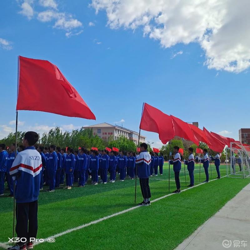 怒號的西風像極了掌聲也在為你們加油打氣奔跑吧少年