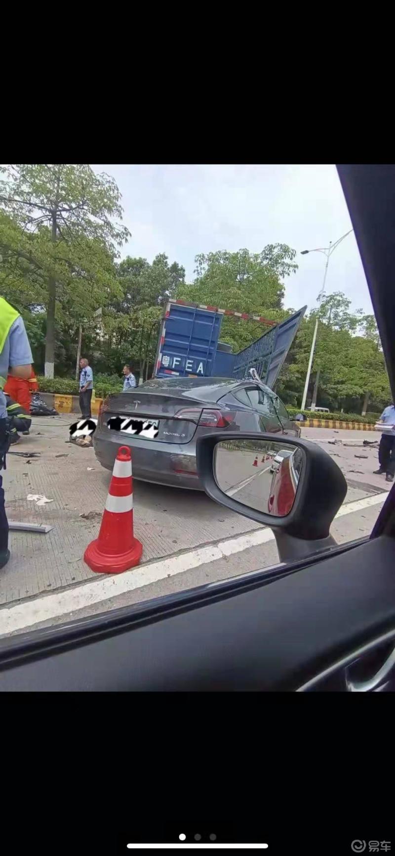 网传广东一特斯拉model3追尾货车