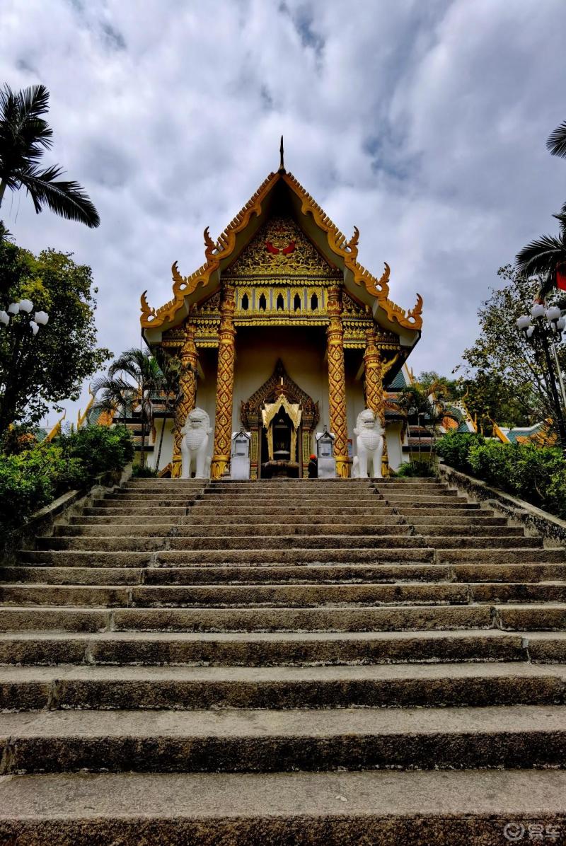 廣東潮州開元寺的泰佛殿,完全是域外風味,和國內的佛教寺廟不一樣._自