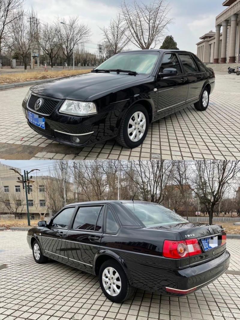 街拍经典的桑塔纳志俊.