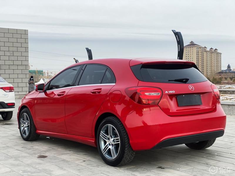 帅气小车奔驰a180