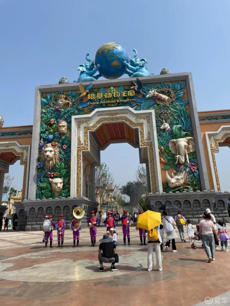 旅拍郑州银基动物王国周末游客实在太多这个动物园非常大主题也比较