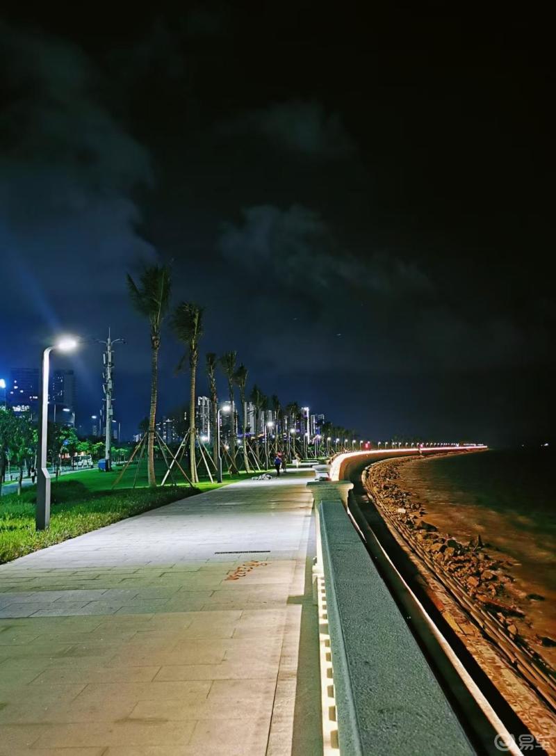 海邊夜景,散散步,吹吹海風!