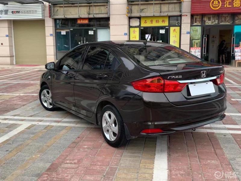 新到资源17年上牌精英版锋范安全行驶3万多公里带一件启动后排出风口