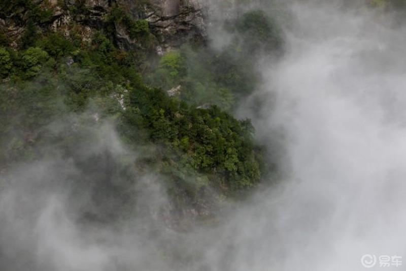 秀美的青山黛色