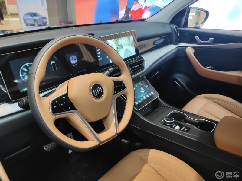 威马ex5 15万级别的新能源电动汽车,续航520公里,内饰双联屏大爱.