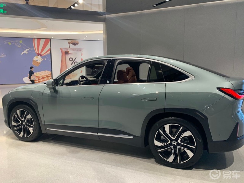 今天来做脸路过展厅看到极光绿ec6真的太好看啦想换