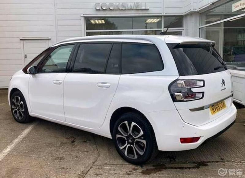 雪铁龙c4 picasso海外生图欣赏,个性时尚又耐看,是我对这台车的第一