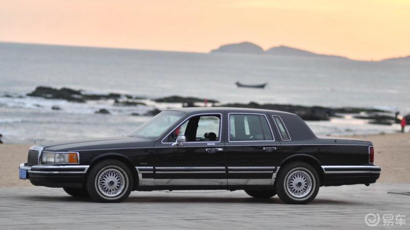 经典车型# #林肯# 生产于1994年的林肯城市,搭载一台4.6升v8发动