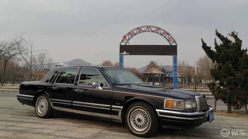 经典车型# #林肯# 生产于1994年的林肯城市,搭载一台4.6升v8发动