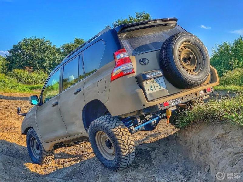 經過一系列的改裝加強越野車中的經典車型——豐田普拉多,無