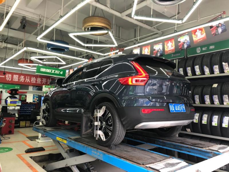 牛仔蓝改色案例,豪华改运动双拼纳多灰_沃尔沃xc40/沃尔沃xc40 纯电动