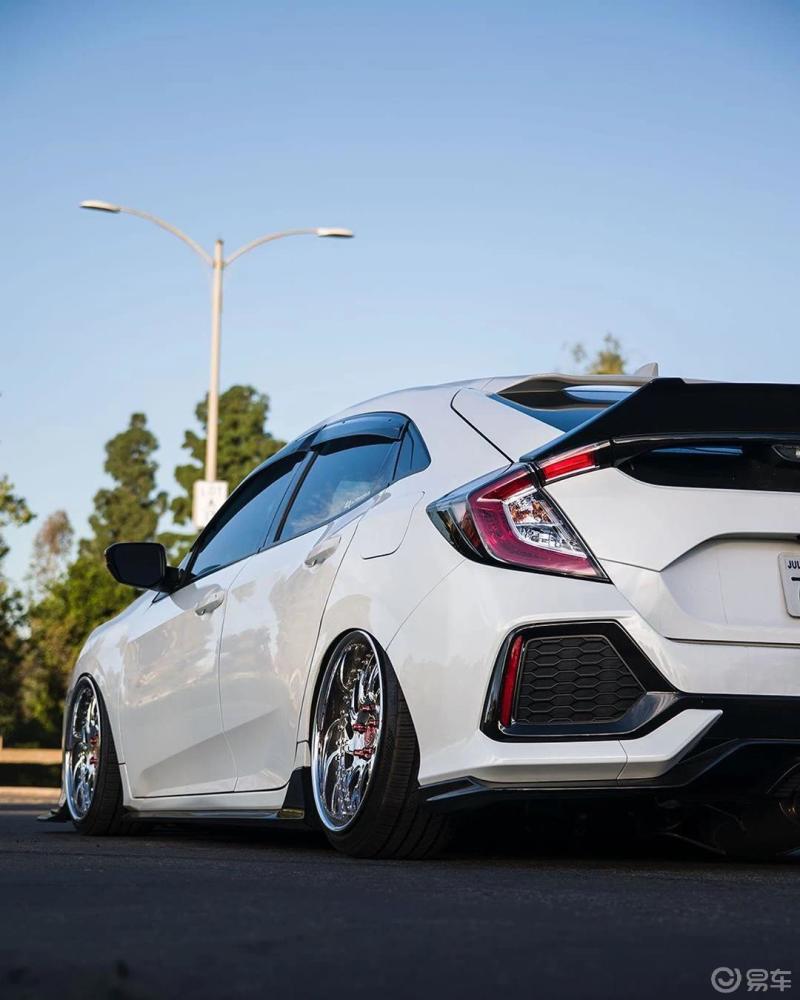 那些年你追过的汽美一台干干净净的白色两厢思域的姿态改装吧从侧前方