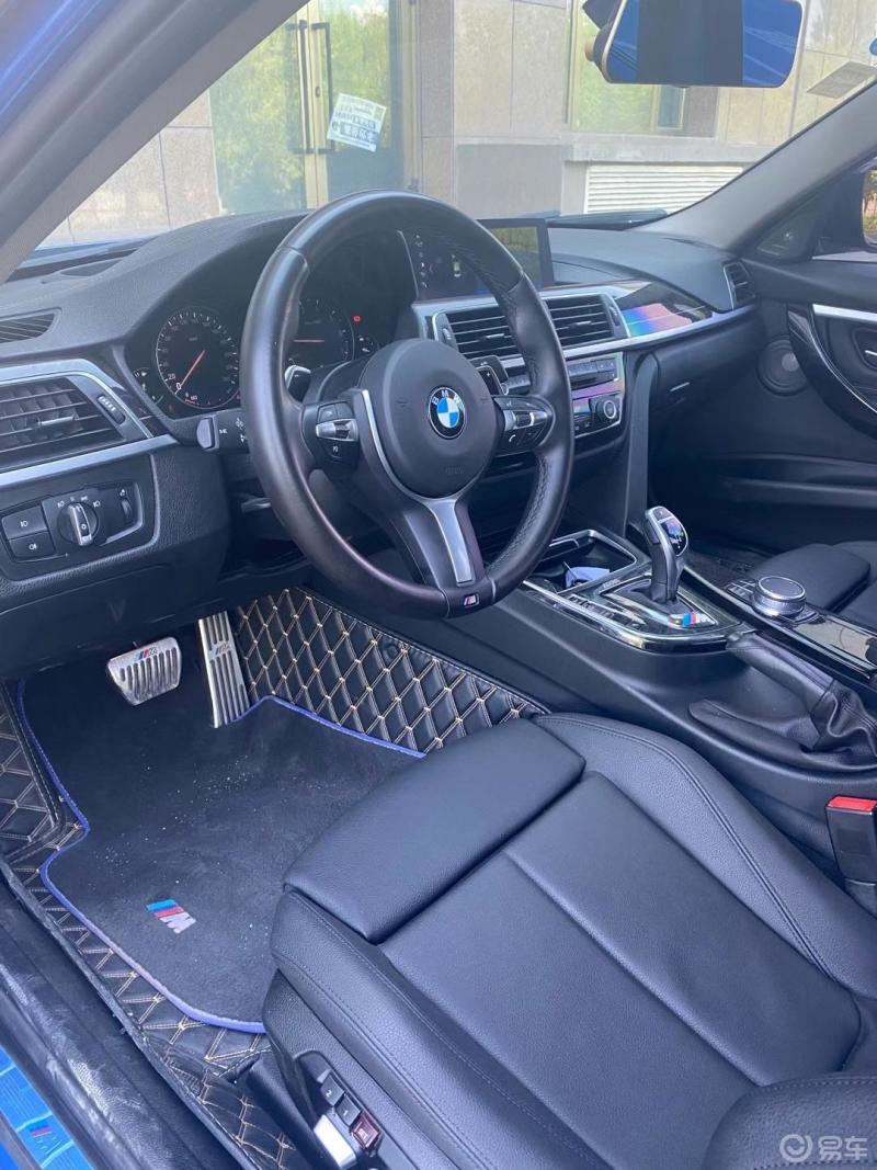 汽车也开始看脸吃饭了宝马320lim运动耀夜版抬头显示哈曼卡顿音响