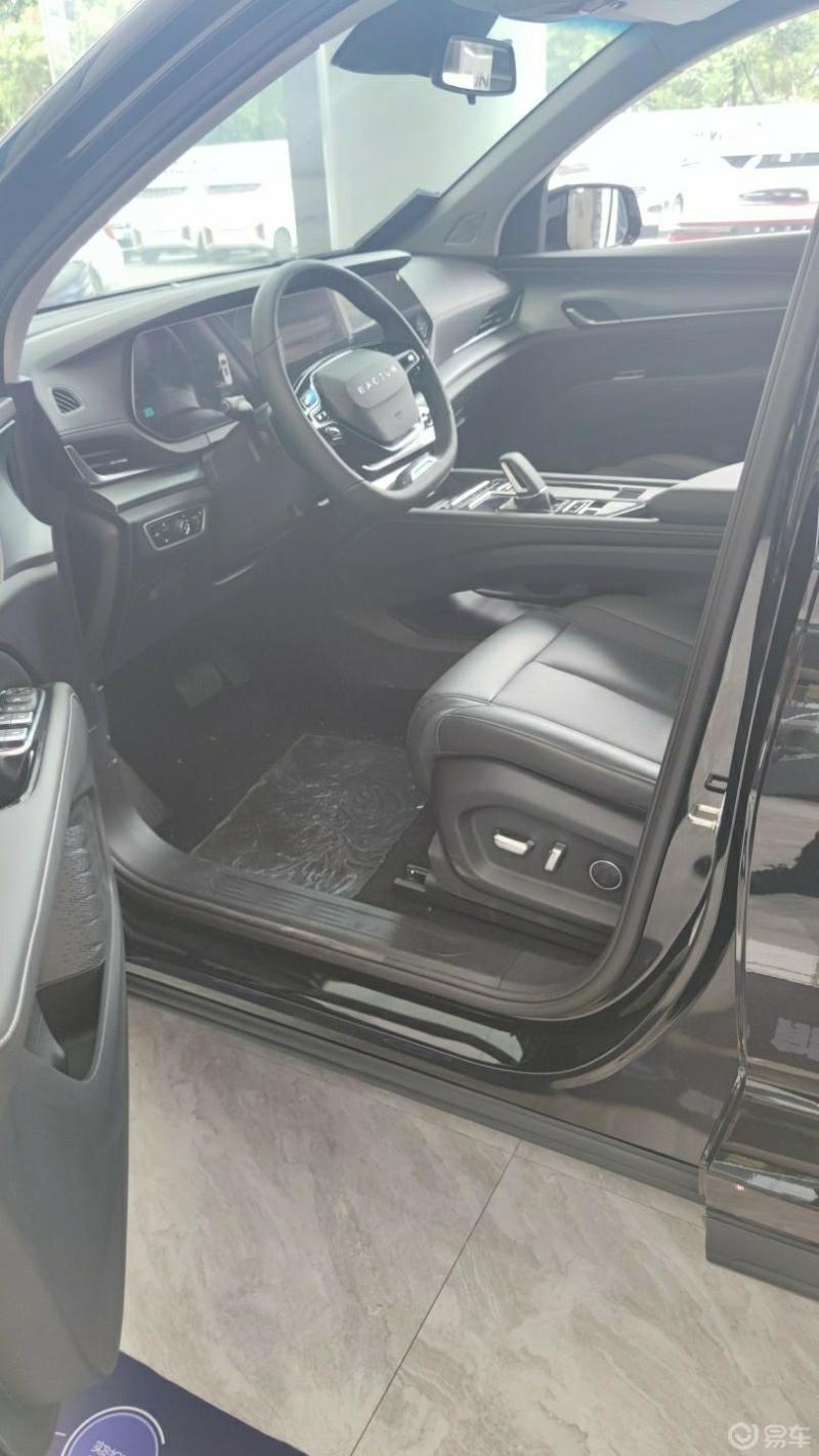 保养车子,偶遇宝骏rs7#易起露营