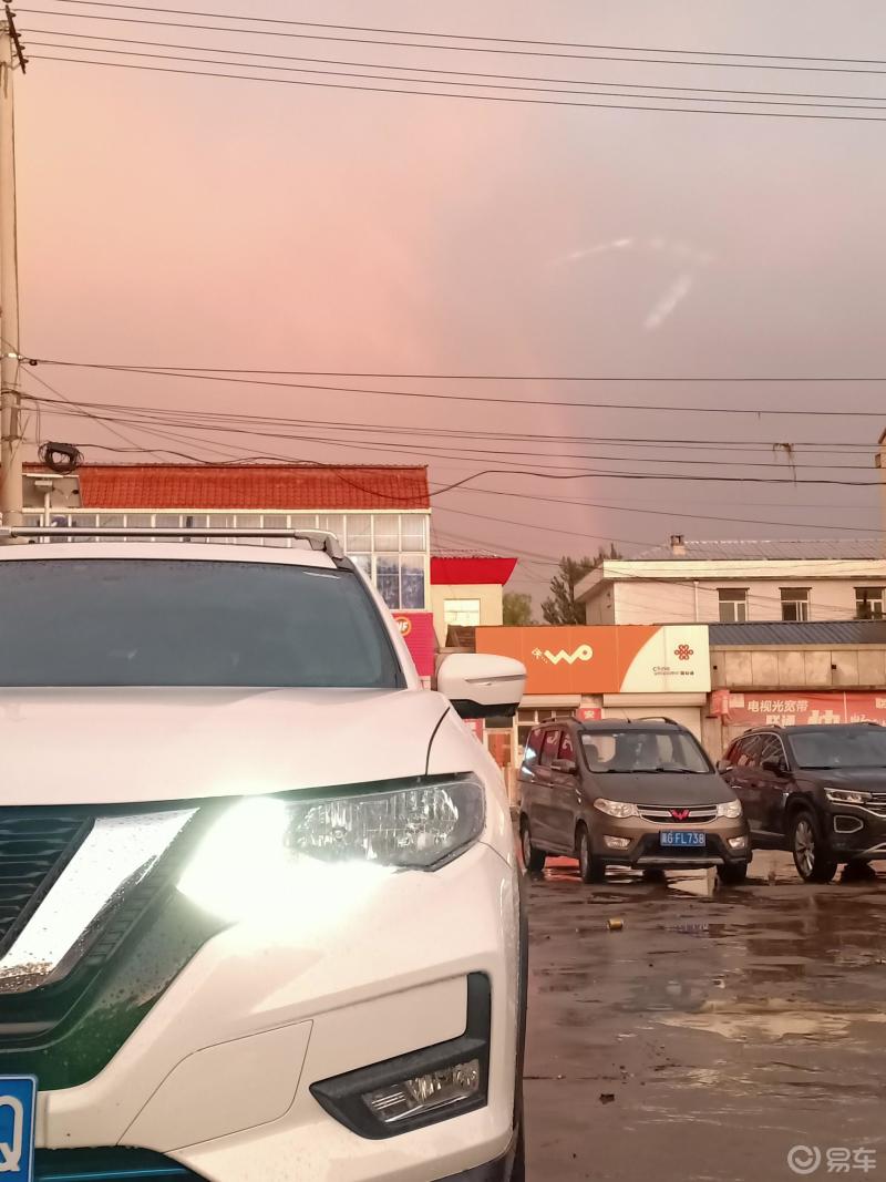 焦山望寥山石壁望松寥宛然在碧霄安得五彩虹驾天作长桥仙人如爱我