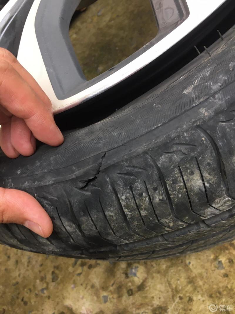 懂行的老师傅进来看看新车三天就爆胎了拍照片给4s店看说是我刮到利物