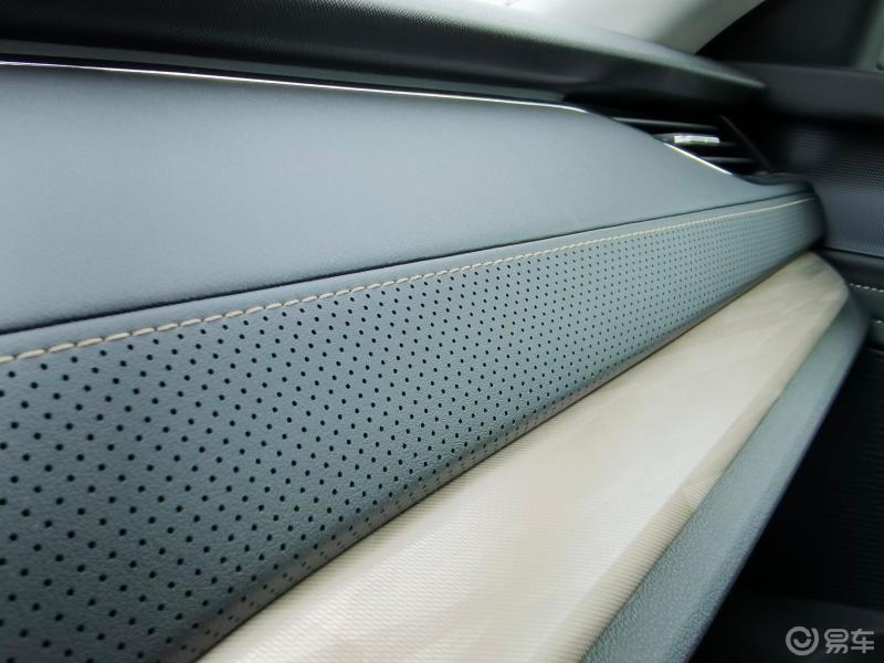 欣赏一下明锐pro的内饰,搪塑内饰,软软的,手感非常好.