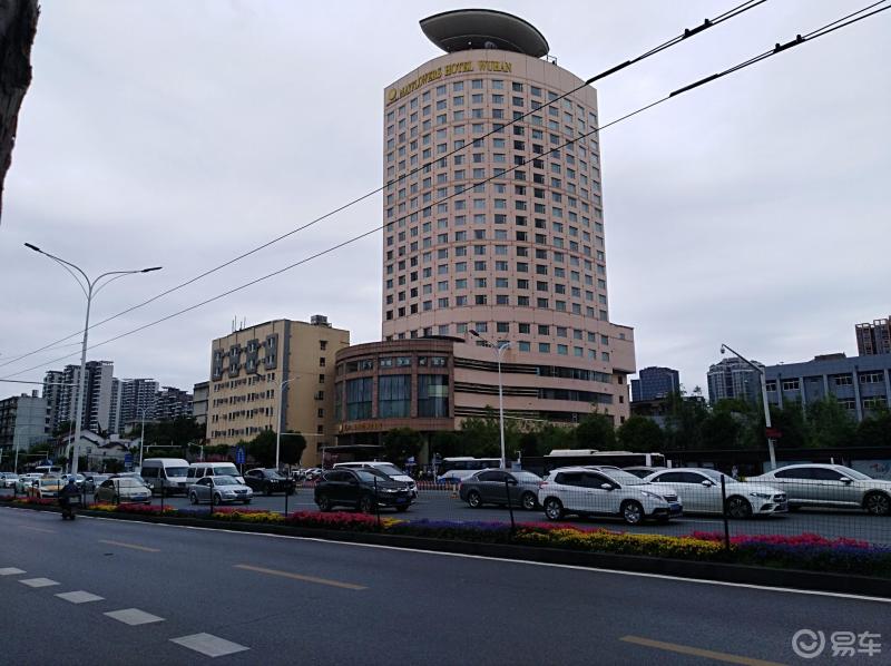 车主聊早晚高峰五月二十日武汉早高峰大东门附近的车堵塞一条街