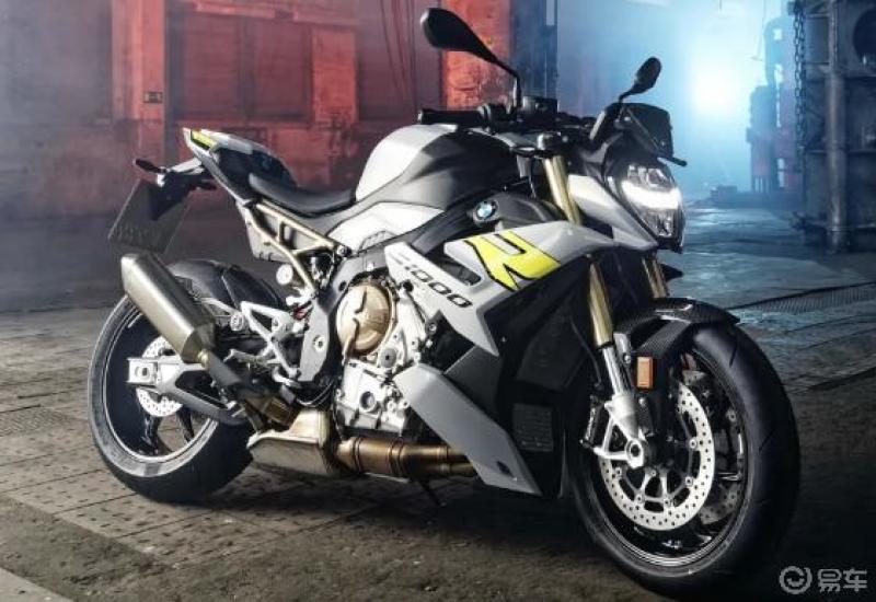 去年宝马发布了全新一代的四缸旗舰级运动街车s1000r在外观方面全新