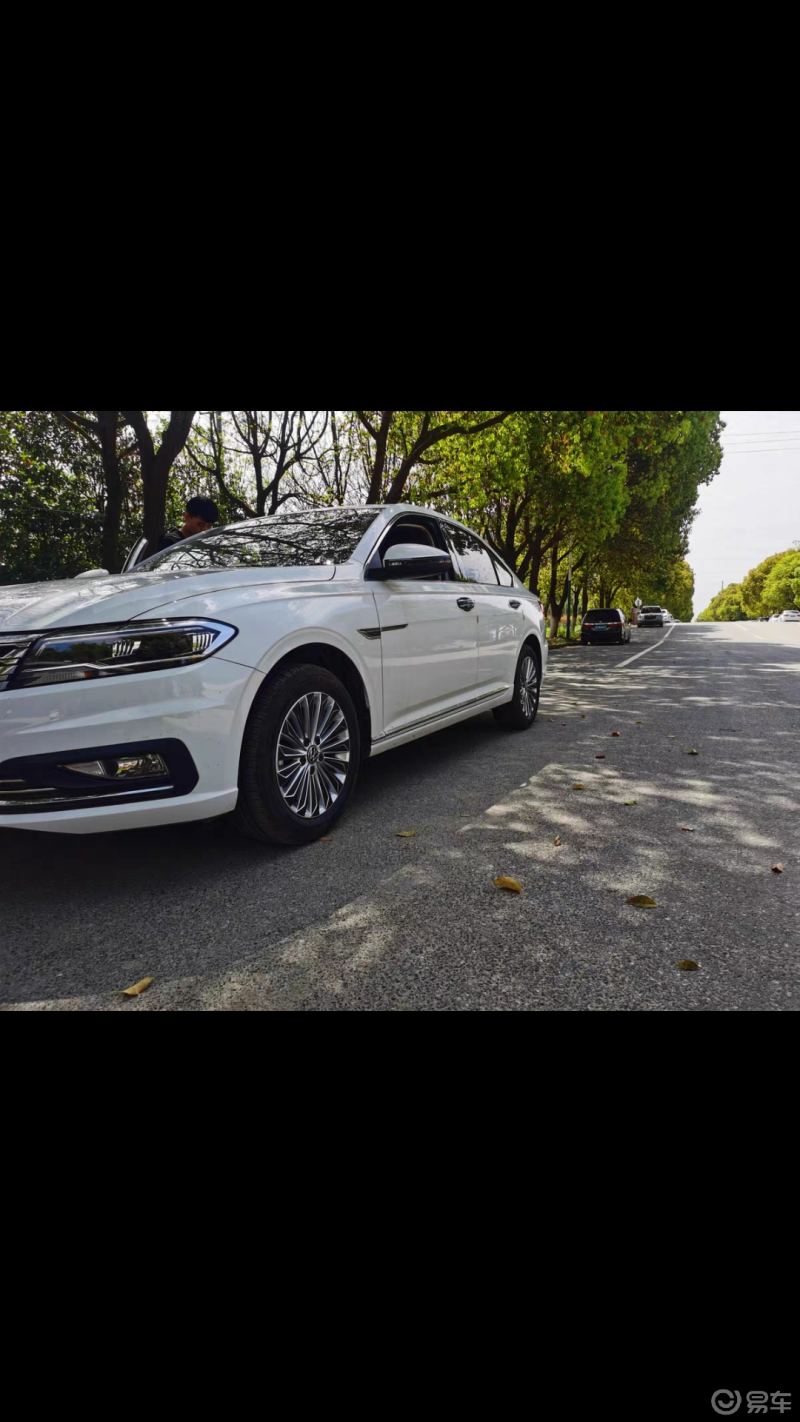 那些年你追过的汽美车型大众朗逸风尚舒适版puls改装位置轮毂贴膜改色