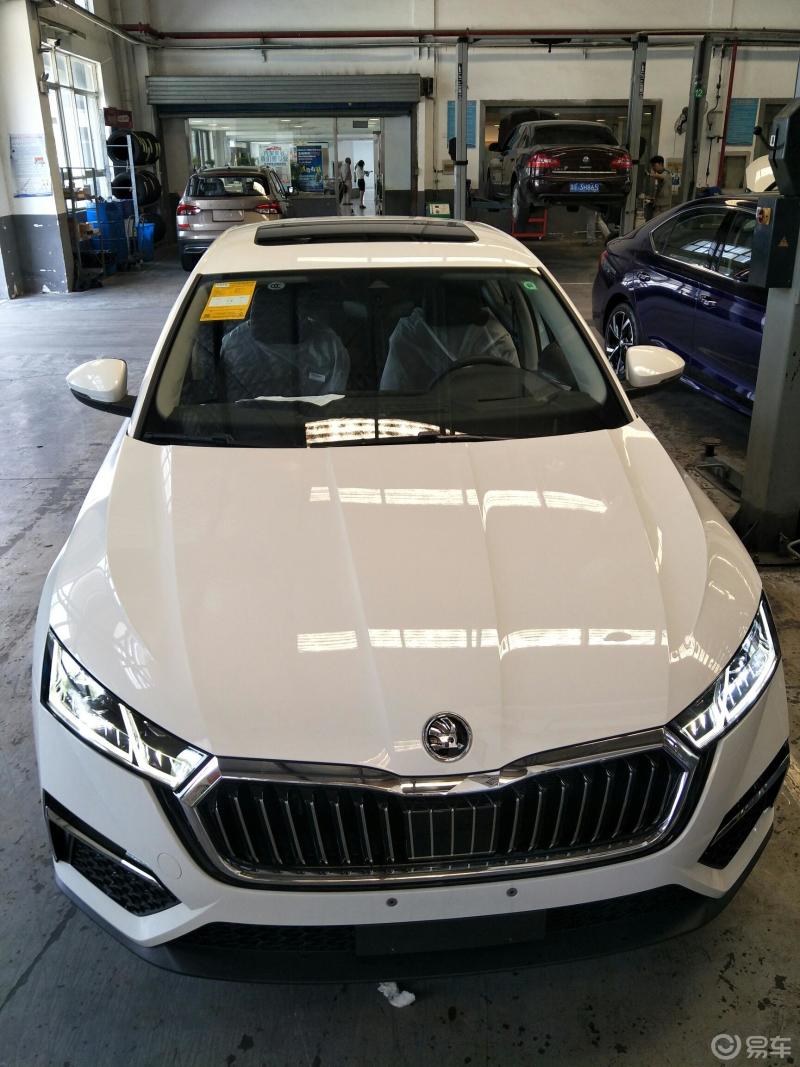 车主试驾偶遇全新白色明锐pro