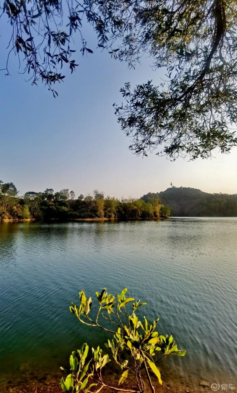 广东惠州市红花湖景区,是运动散步的好去处.黄昏的画面更加好看.