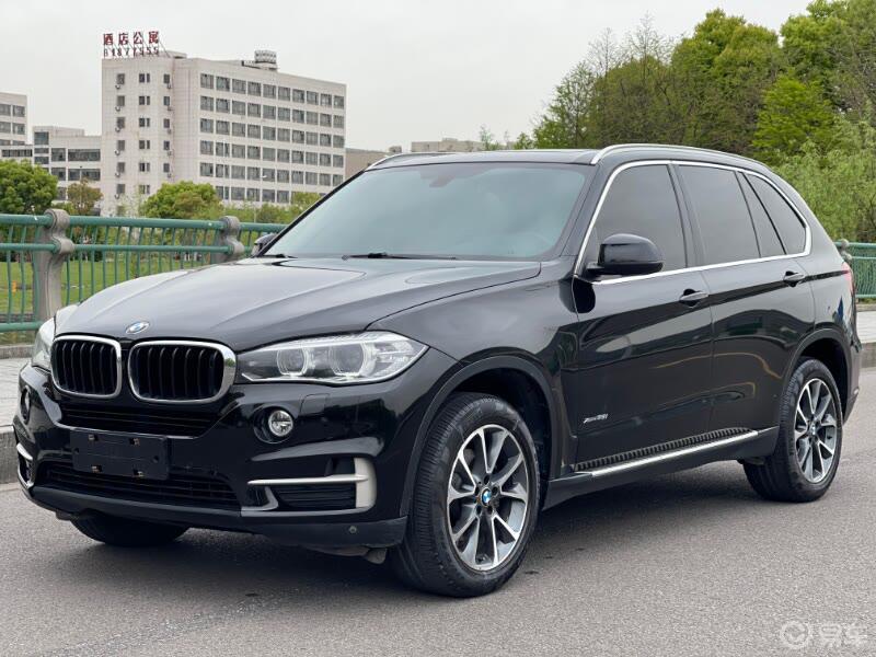 每日一帖# 街拍经典的宝马x5,经典的豪车系列,动力强进空间大的豪华