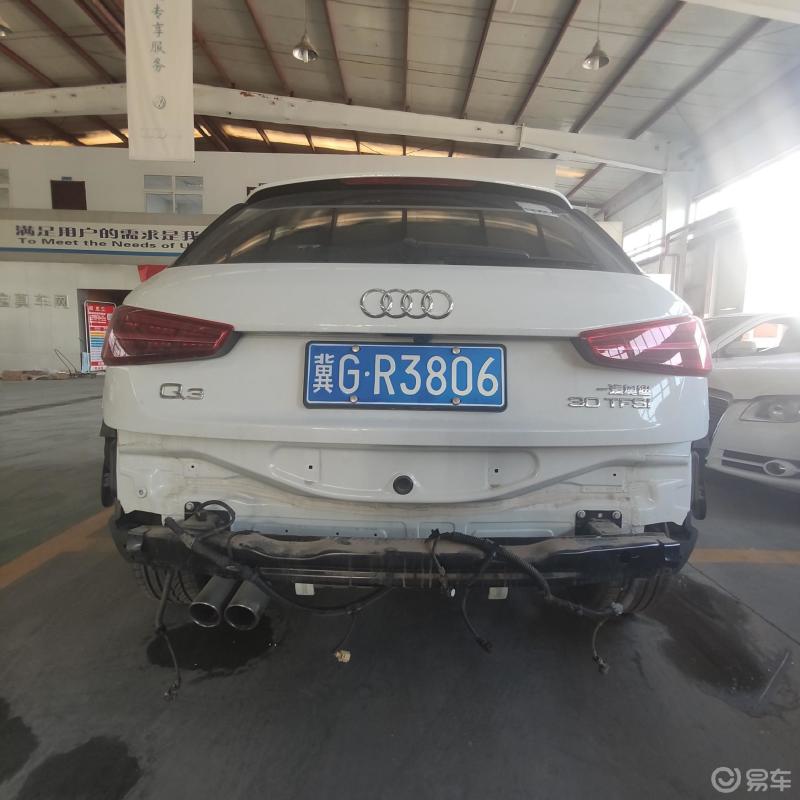 在修理厂偶遇一辆奥迪q3.后保险杠喷漆.
