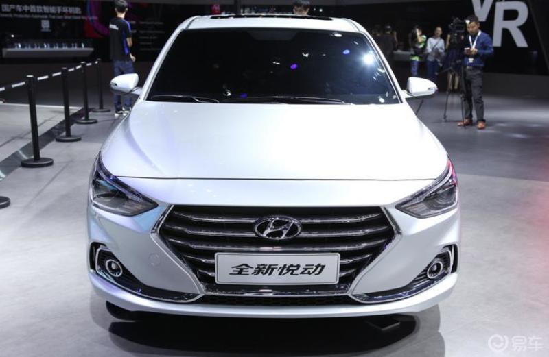 汽车也开始看脸吃饭了19款现代悦动车子的外形挺漂亮的年轻有型很符合