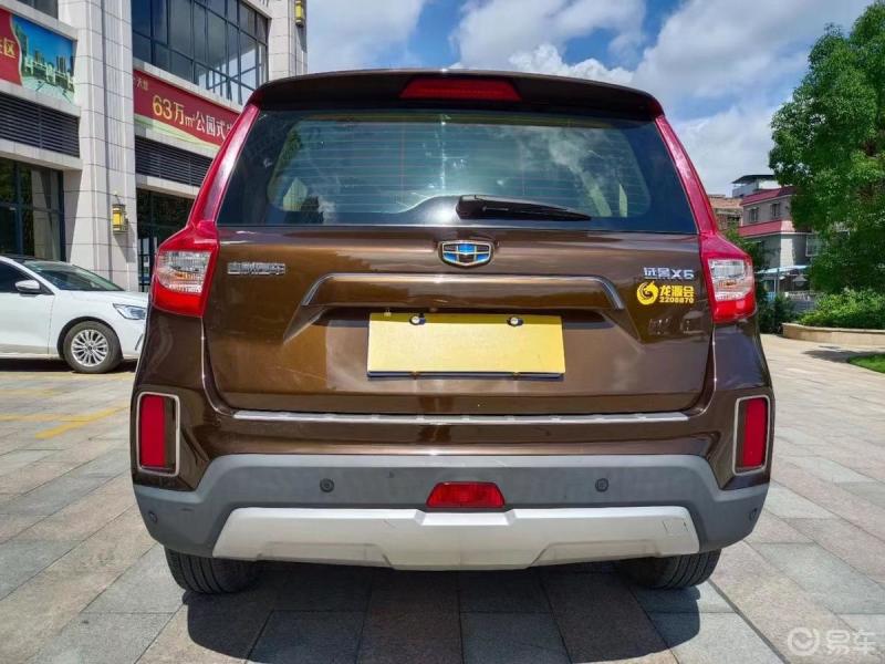 吉利相比较其他国产品牌更有名气感觉会更靠谱一些远景x6的车内空间大