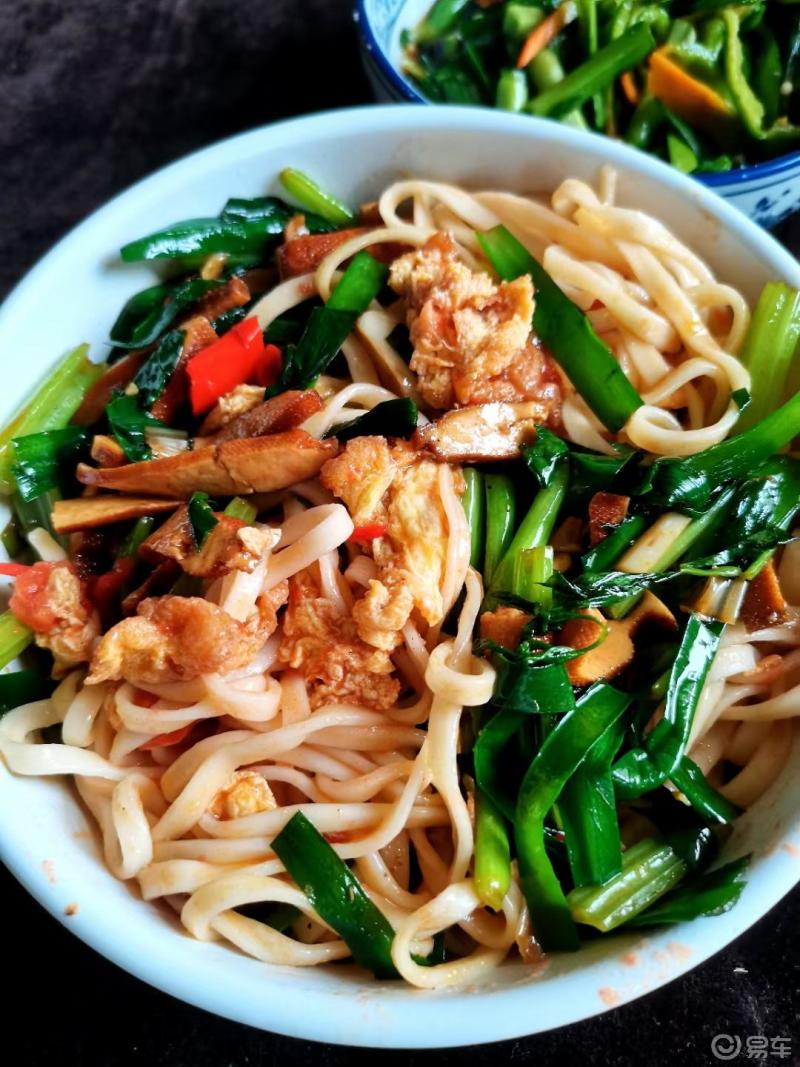 今天的菜拌面也很攒劲两碗的节奏