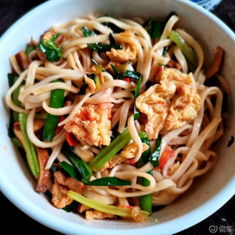 今天的菜拌面也很攒劲两碗的节奏