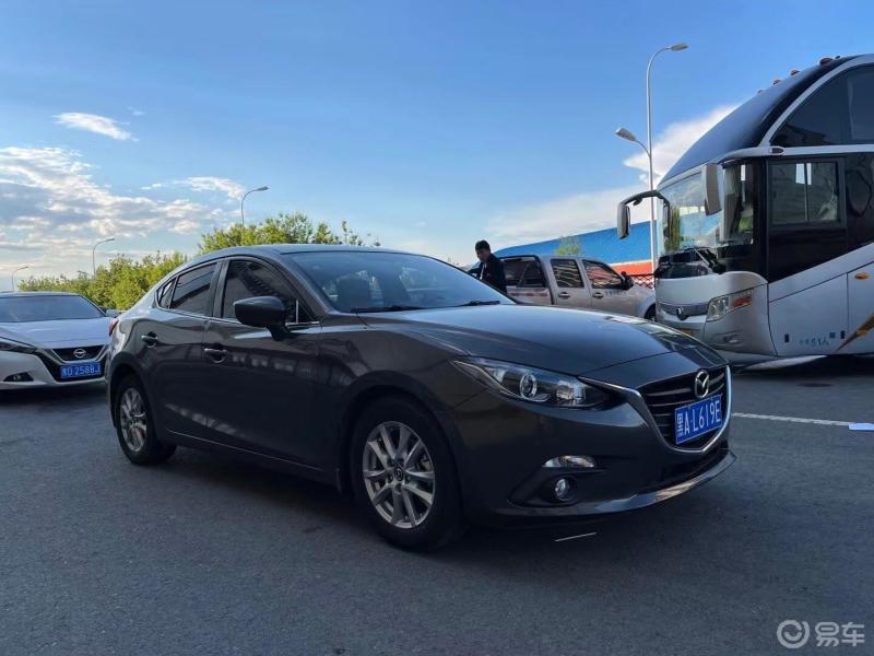 街拍马自达昂克赛拉.