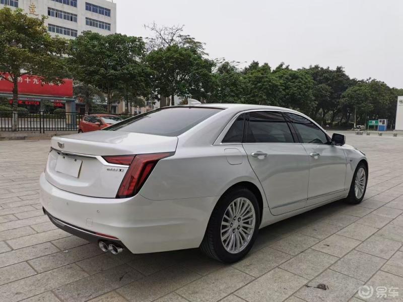 街拍凯迪拉克ct6.