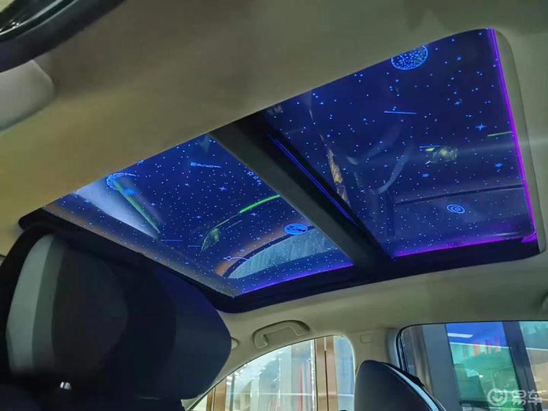 爱车用品心愿单十代雅阁的全景天窗贴上星空膜过后非常的漂亮夜晚抬头