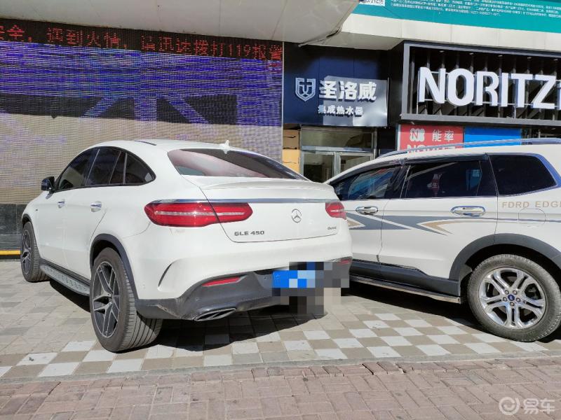 不懂就问这是奔驰的哪款车型没见过怪我太穷了没见过世面