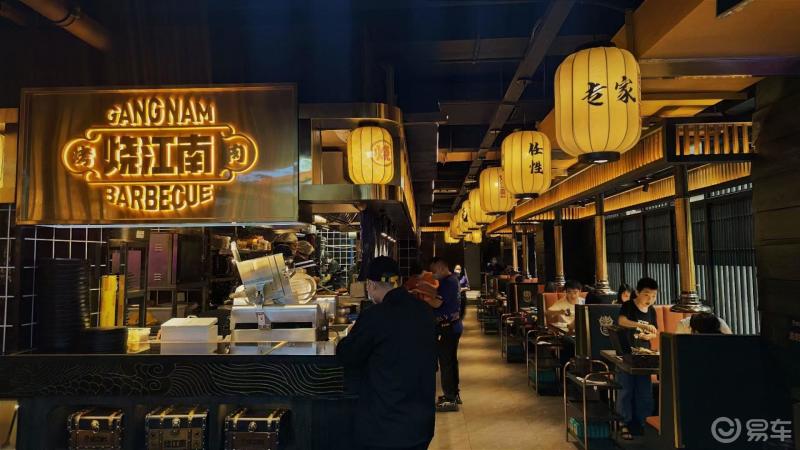 深夜食堂不愧是网红店早上十点多已经开始排队了还好有积极的小伙伴早
